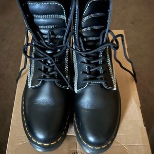 AUDRICK WHITE STITCH LEATHER PLATFORM LACE UP BOOTS. Size 10 Women’s
